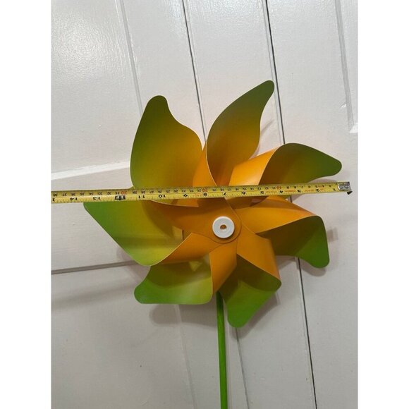 Large yellow and green whirly garden decor - Picture 7 of 12